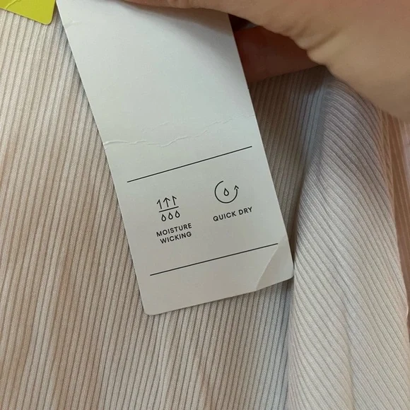 NWT All in Motion lightweight workout top. Size XXL - Picture 4 of 8